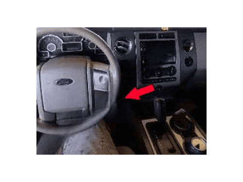 Localisation de la prise de diagnostic OBD2 sur le tableau de bord d une Ford Expedition 3
