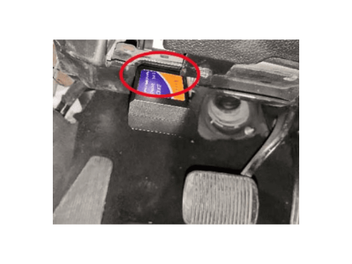 Emplacement de la prise OBD2 sur Ford Explorer 5 avec un boitier de diagnostic iCarsoft