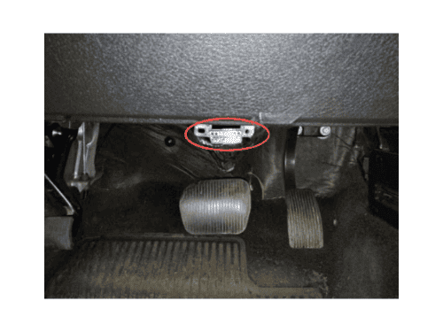 Localisation de la prise de diagnostic OBD2 sous le tableau de bord d une Ford F150