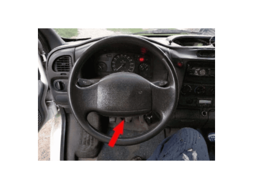 Emplacement de la prise de diagnostic OBD2 sous le volant d un Ford Maverick 2