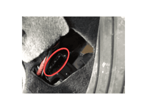Localisation et emplacement de la prise OBD de diagnostic sur une Ford Puma