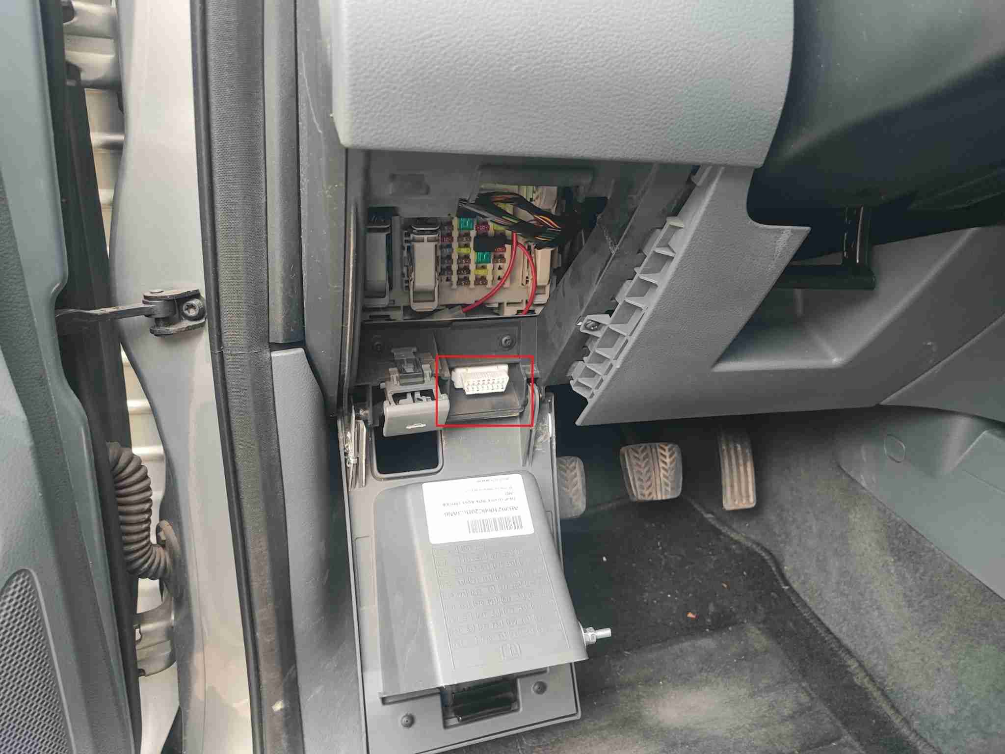 Localisation de la prise de diagnostic OBD2 sur un utilitaire Ford Ranger