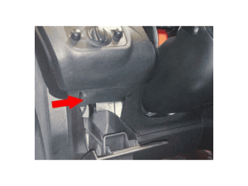 Accès à la prise de diagnostic OBD2 derrière le vide-poche d'une Ford Galaxy