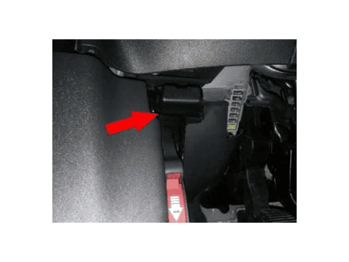 Localisation de la prise de diagnostic OBD et de la manette ouverture capot Fiat 500 Sport