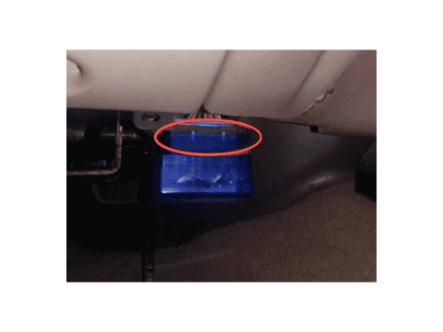 Localisation et branchement du boitier diagnostic sur la prise OBD2 d une Ford Excursion