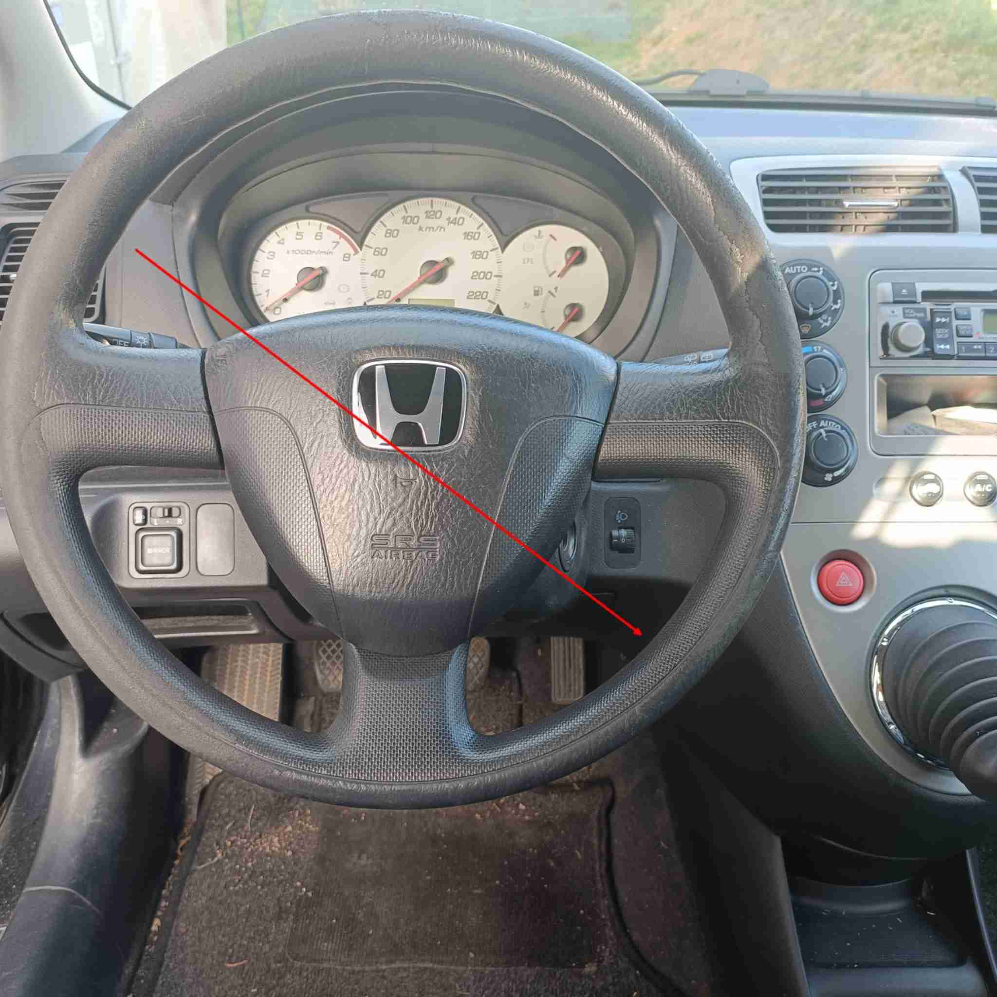 Habitacle et volant d une Honda Civic pour tester le branchement de diagnostic