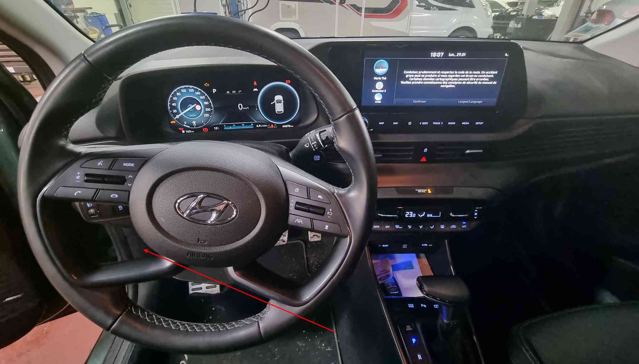 Vue intérieure de l habitacle d une Hyundai Bayon pour test de diagnostic automobile