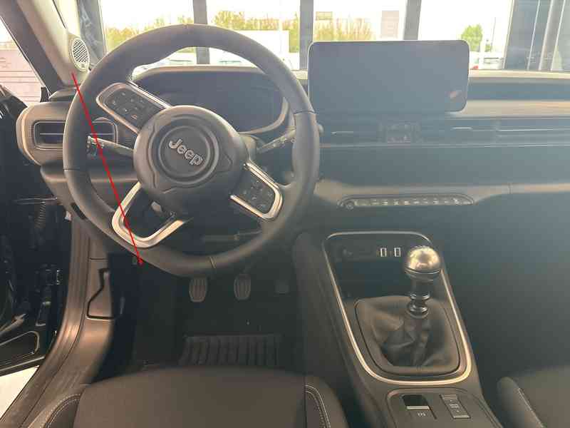 Intérieur et poste de conduite d une Jeep Avenger pour localiser la prise de diagnostic OBD