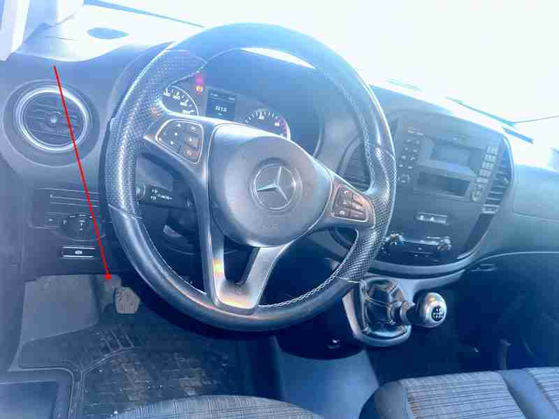 Vue interieure de l habitacle d un utilitaire Mercedes Vito pour diagnostic automobile