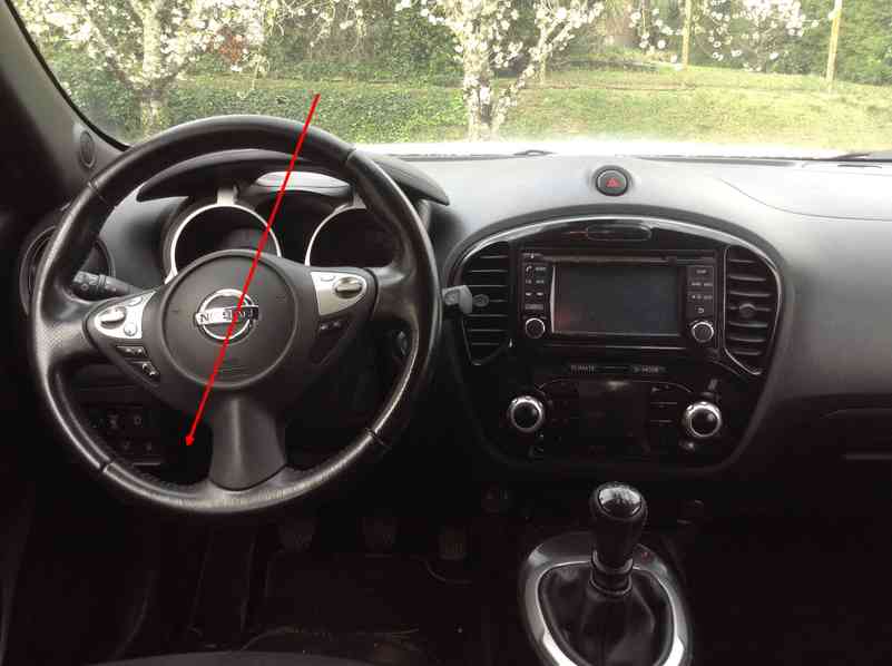 Vue intérieure de l habitacle d une Nissan Micra pour diagnostic auto iCarsoft