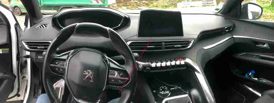 Tableau de bord et volant i-cockpit de Peugeot 3008 pour diagnostic auto