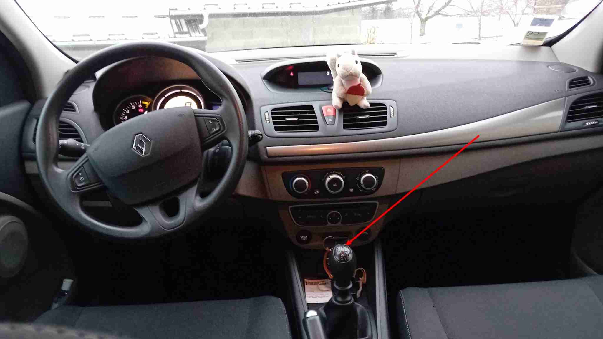 Vue de l interieur et de la console centrale d une Renault Megane 3