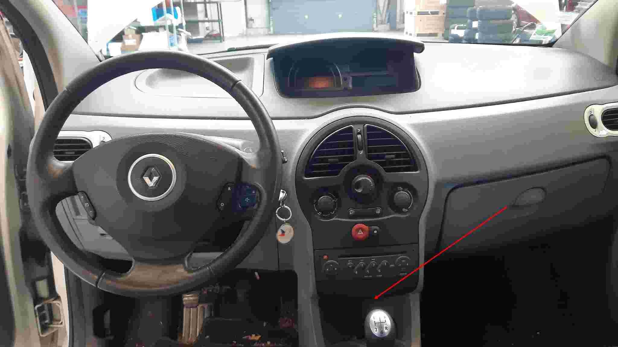 Habitacle et tableau de bord d une Renault Modus pour diagnostic auto