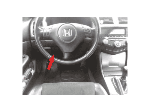Emplacement de la prise OBD de diagnostic sous le volant d une Honda Accord