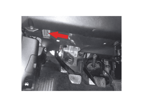 Emplacement de la prise de diagnostic OBD2 sous le tableau de bord d une Honda Accord