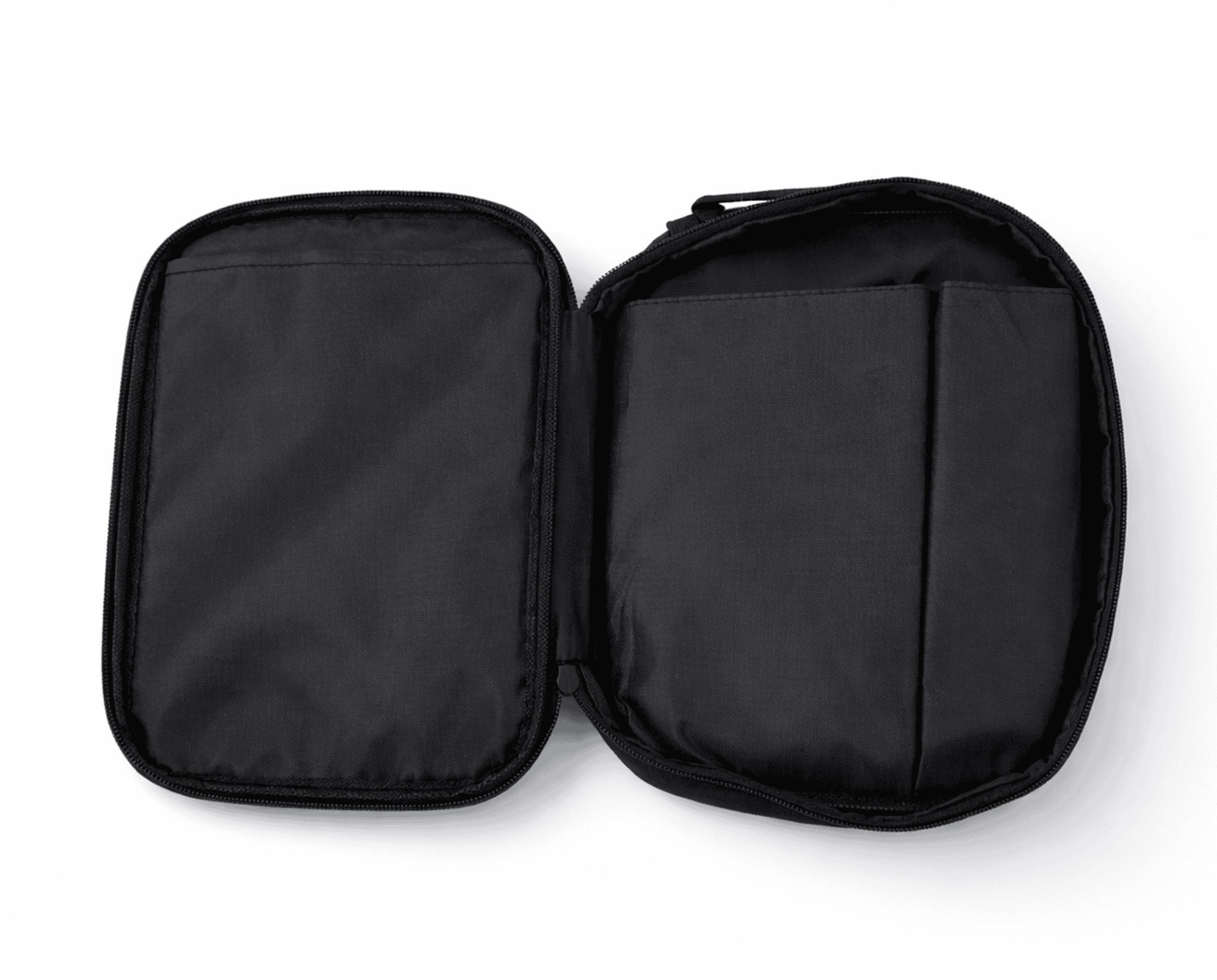 Housse de protection noire ouverte pour ranger une valise de diagnostic iCarsoft