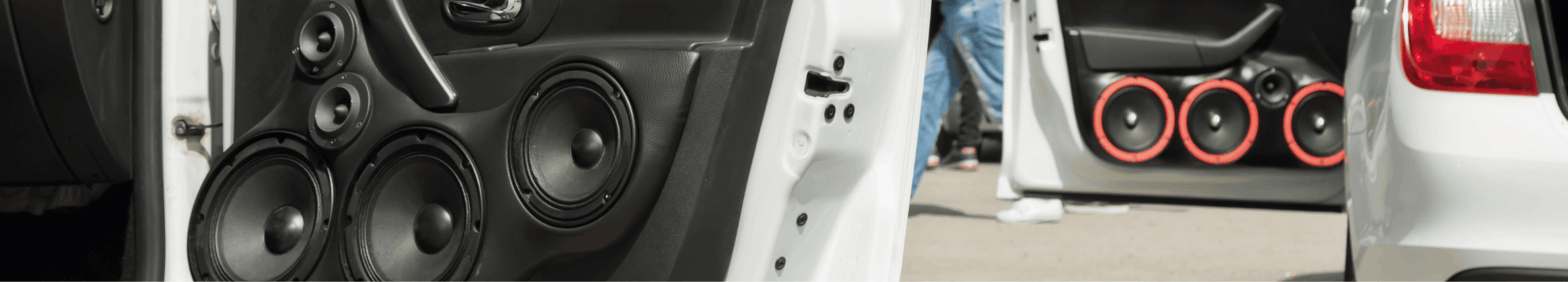 Panneau de portière de voiture modifié avec de nombreux haut-parleurs audio