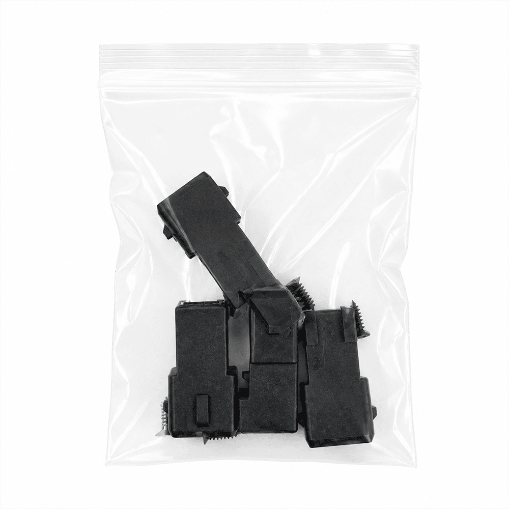 Jeu de quatre adaptateurs de connecteurs noirs dans leur sachet plastique pour kit éthanol