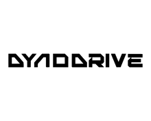 Logo Dynadrive en lettres noires au design moderne et angulaire sur fond blanc
