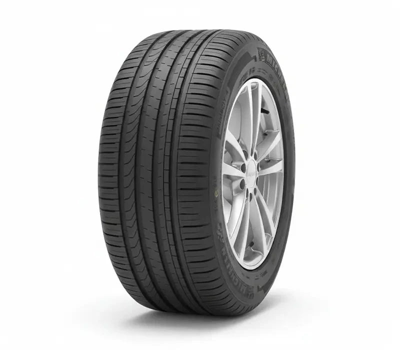Pneu été Michelin Primacy 4 monté sur une jante en alliage argentée