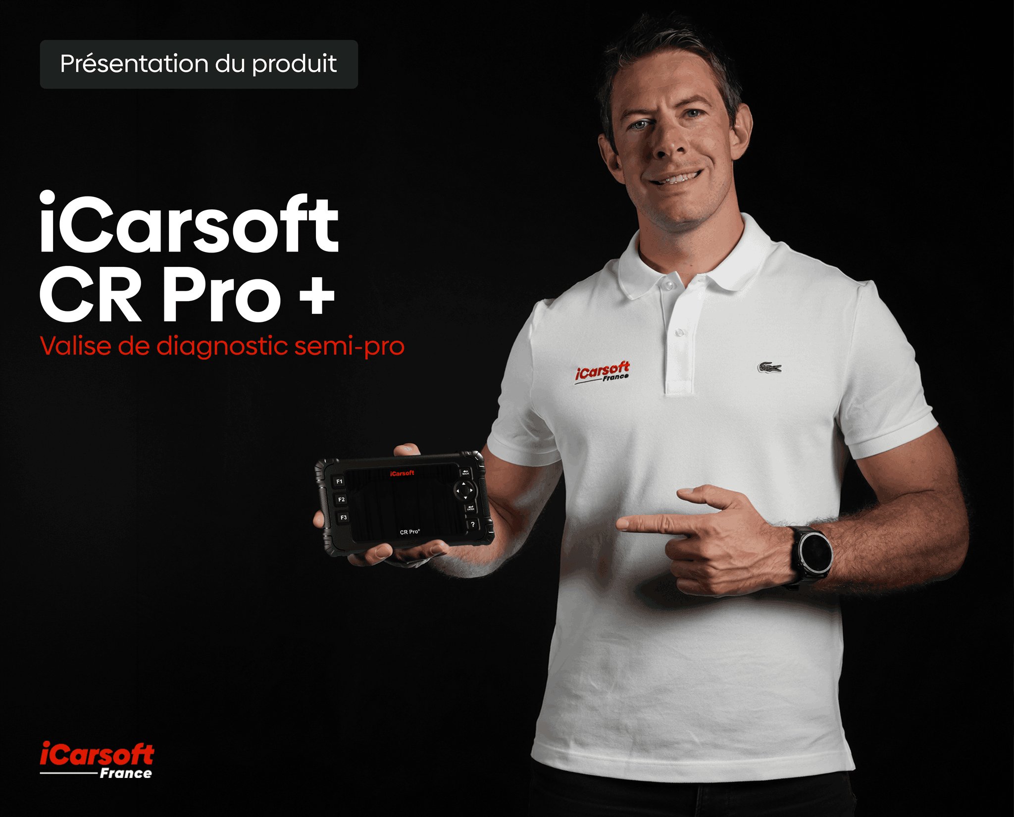 Homme présentant la valise de diagnostic multimarques iCarsoft CR Pro Plus