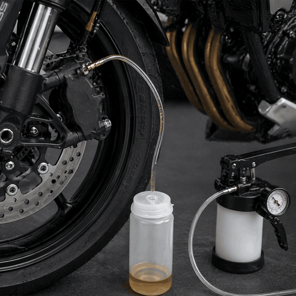 Purge du liquide de frein sur une moto équipée de l'ABS avec un purgeur à dépression