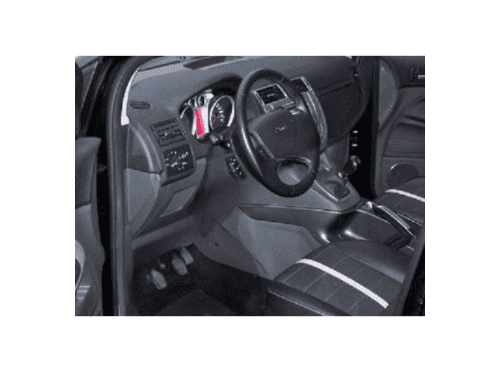 Vue de l habitacle et du tableau de bord d une Ford Kuga pour diagnostic auto iCarsoft