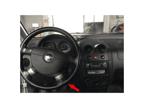 Vue intérieure du tableau de bord d une Chevrolet Kalos pour branchement OBD
