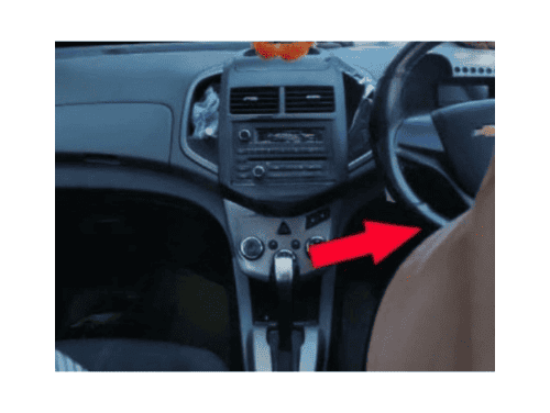 Tableau de bord d une Chevrolet Sonic conduite a droite pour diagnostic iCarsoft