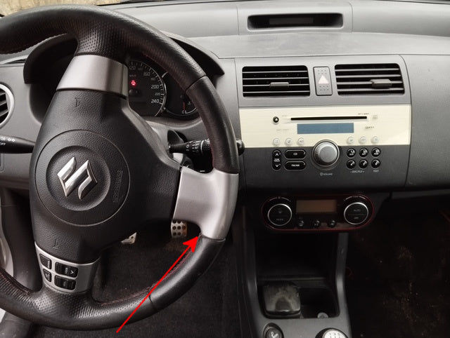 Tableau de bord et volant de Suzuki Swift pour diagnostic automobile
