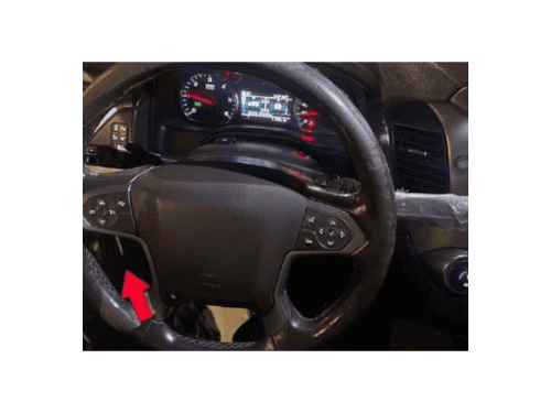 Gros plan sur le volant d un Chevrolet Tahoe pour diagnostic auto iCarsoft