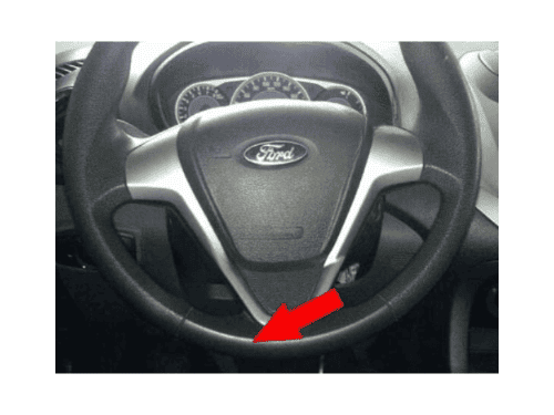 Volant d une Ford Ka Plus pointe par une fleche rouge pour test de diagnostic