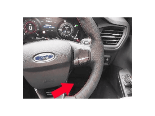 Détail du volant pour conduite à droite RHD d un SUV Ford Kuga 3