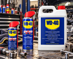 Gamme WD-40 Multifonction 200 ml, 500 ml et bidon 5 L sur un établi d’atelier